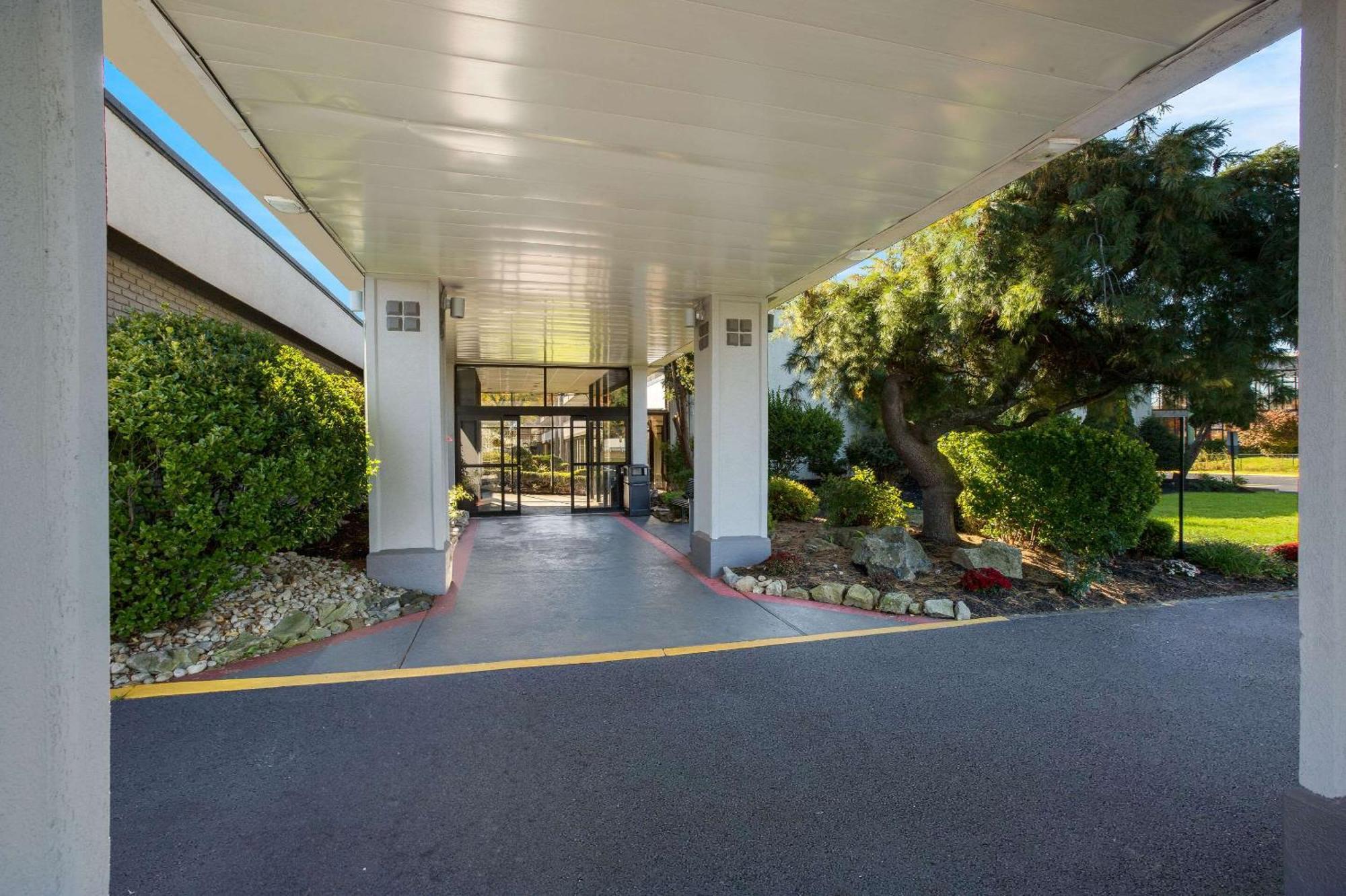 Quality Inn Wayne - Fairfield Area Exterior photo