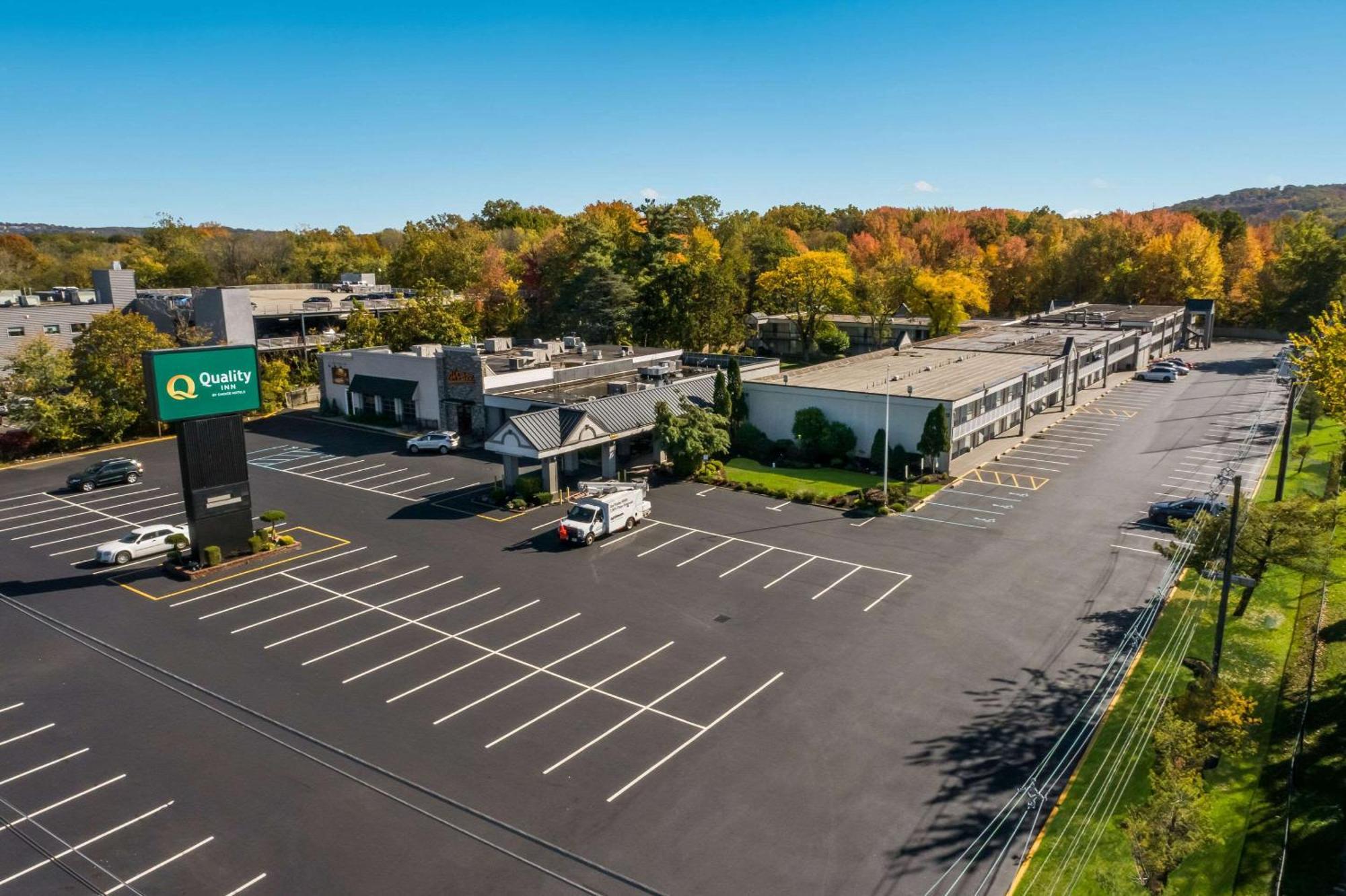 Quality Inn Wayne - Fairfield Area Exterior photo